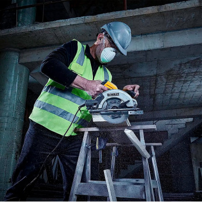 Дисковая пила DeWALT DWE5615