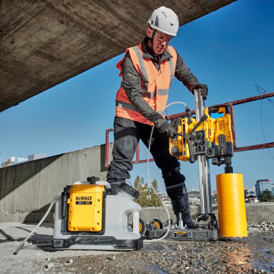 Резервуар для подачи воды DeWALT DCE6820N, без акб Резервуар для подачи воды DeWALT DCE6820N, без акб