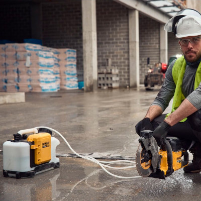 Резервуар для подачи воды DeWALT DCE6820N, без акб Резервуар для подачи воды DeWALT DCE6820N, без акб