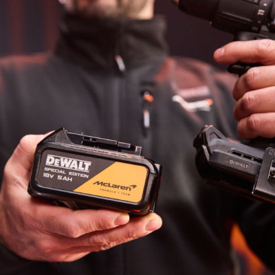 Аккумуляторная ударная дрель-шуруповерт DeWALT DCD86MM2T McLaren F1 Team Special Edition с 2 акб 4 Ah и з/у в кейсе TSTAK
