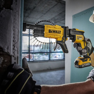 Аккумуляторный шуруповерт DeWALT DCF620E1K, 1 акб 18 V 1.7 Ah и з/у, чемодан TSTAK Аккумуляторный шуруповерт DeWALT DCF620E1K, 1 акб 18 V 1.7 Ah и з/у, чемодан TSTAK