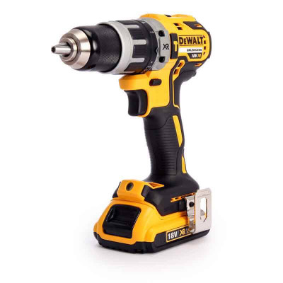 Набор аккумуляторных инструментов DeWALT DCK422P3, 4 шт Набор аккумуляторных инструментов DeWALT DCK422P3, 4 шт