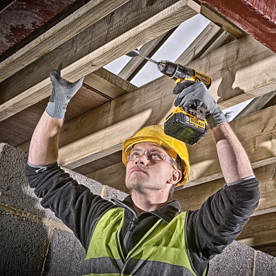 Набор аккумуляторных инструментов DeWALT DCK422P3, 4 шт Набор аккумуляторных инструментов DeWALT DCK422P3, 4 шт