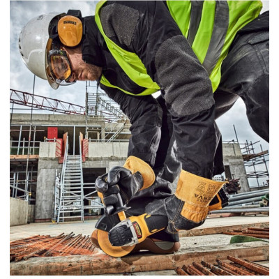 Аккумуляторная угловая шлифмашина DeWALT DCG405P2, 2 акб 5 Ah, з/у в TSTAK