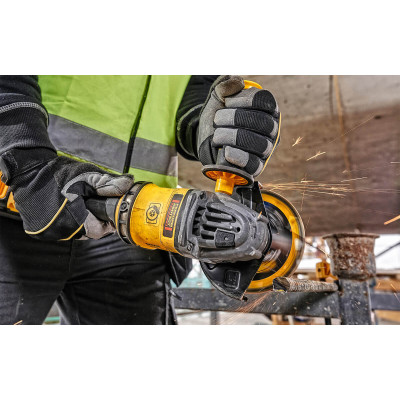 Аккумуляторная угловая шлифмашина DeWALT DCG418NT, без акб в чемодане Аккумуляторная угловая шлифмашина DeWALT DCG418NT, без акб в чемодане