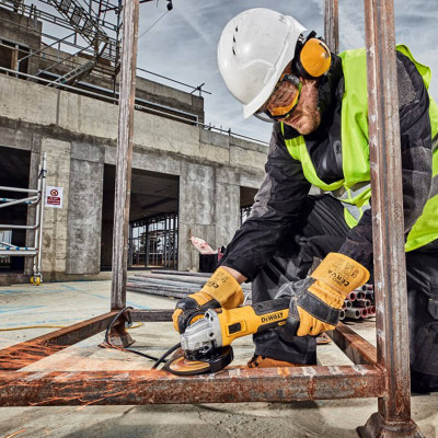 Угловая шлифмашина DeWALT DWE4357